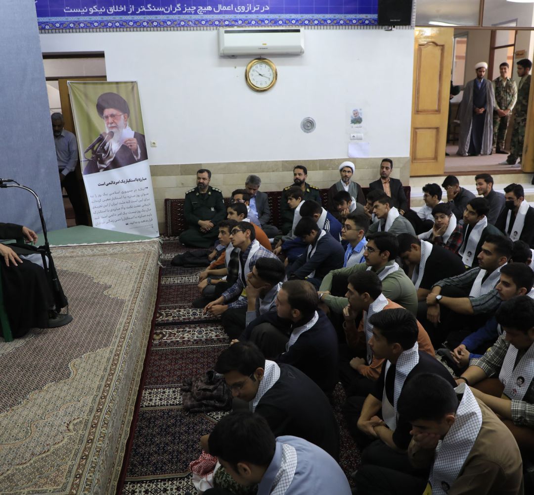 بصیرت سلاح مؤمنان امروز است