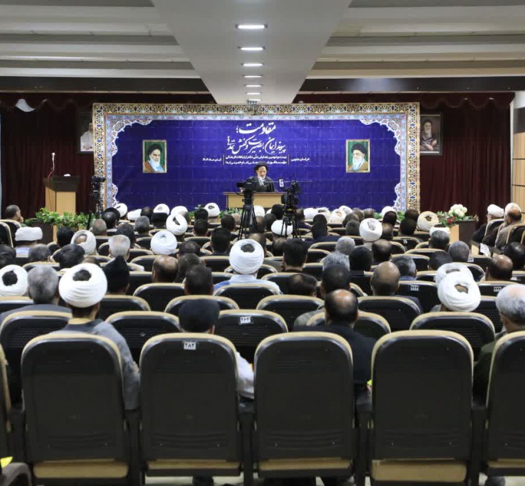 اطاعت از کفار، خیانت به اسلام است