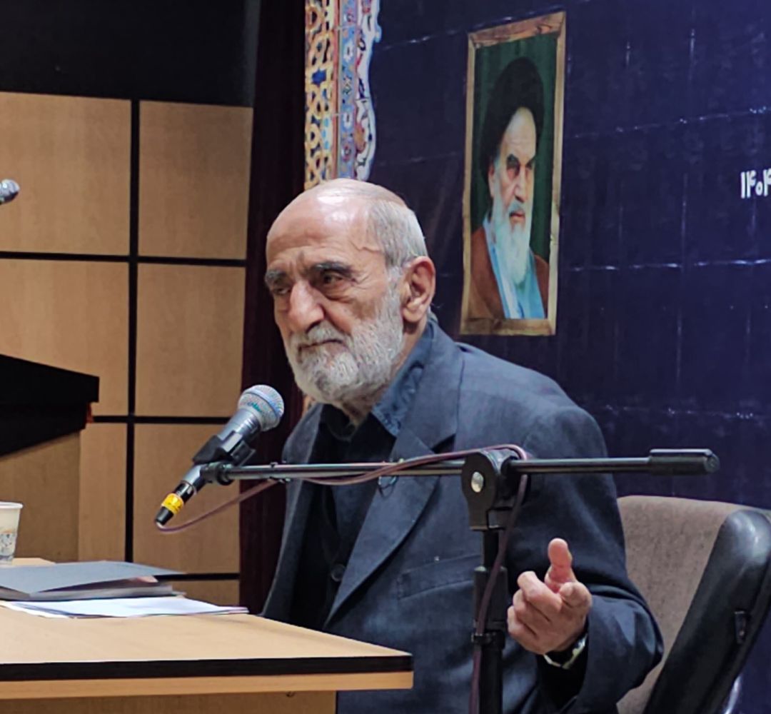 دشمن با وعده‌ها مردم را فریب می‌دهد